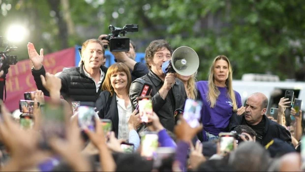 Milei retomó la campaña en Tres de Febrero y pidió a los votantes no ir a “la barbarie de los Kirchner”