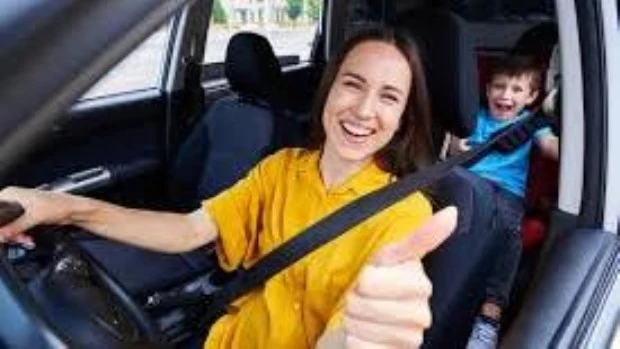 No es un mito: las mujeres manejan con menos riesgos y más responsabilidad