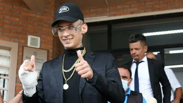 L-Gante y una nueva polémica tras un show en Roque Pérez: lo acusan de robarle a un policía