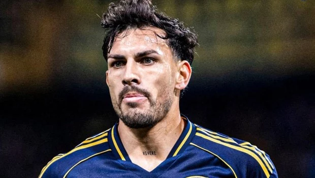 Paredes recibió la cuatro amonestación cerca del Superclásico y en Boca suenan las alarmas