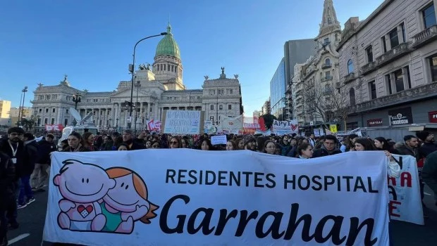 Promulgan las leyes de emergencia pediátrica y financiamiento universitario sin su aplicación