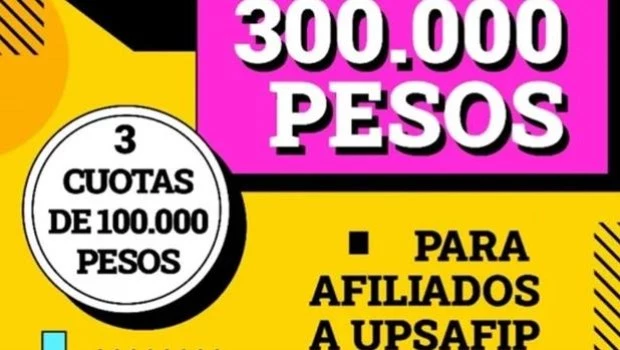 Filas de trabajadores en un gremio de ARCA para pedir un bono porque no llegan a fin de mes