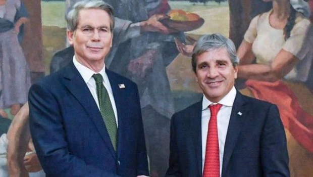 Según The Wall Street Journal, Caputo negocia con Bessent expandir el acceso de EE.UU. al uranio argentino