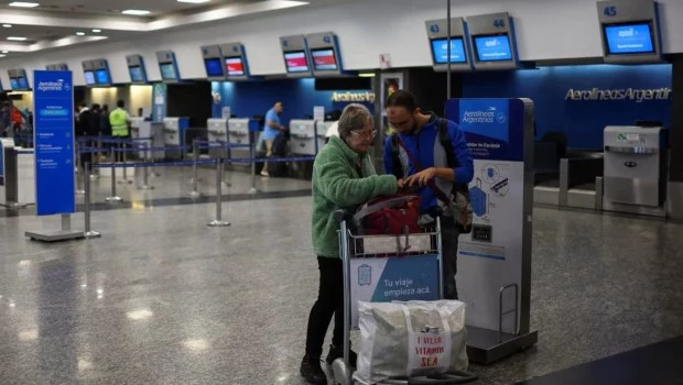 Preven demoras y cancelaciones en Aerolíneas Argentinas