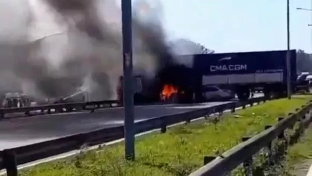 Un camionero perdió el control de su vehículo en la Panamericana y causó un choque múltiple que dejó tres muertos