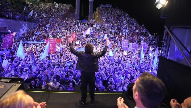 Milei cerró la campaña oficialista y afirmó: “Estamos atacando de raíz todos los problemas que hundieron a la Argentina"