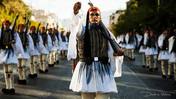 Un evzón en Plaza Italia