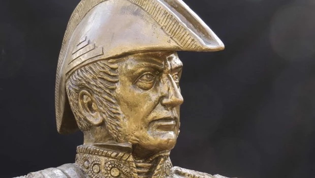 Puede verse en el Padre de la Patria a un arquetipo de la fusión entre lo hispano y lo indígena.