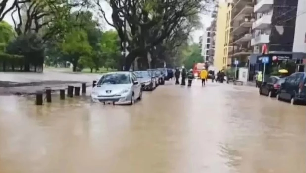 Inundación en Belgrano por la rotura en una cañería