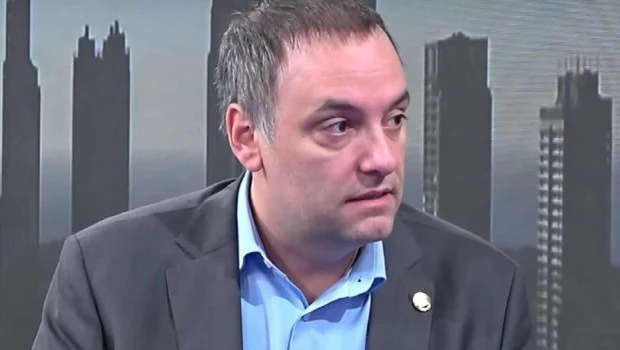 Adorni votó y dijo que no ve estas elecciones como un plebiscito a Milei