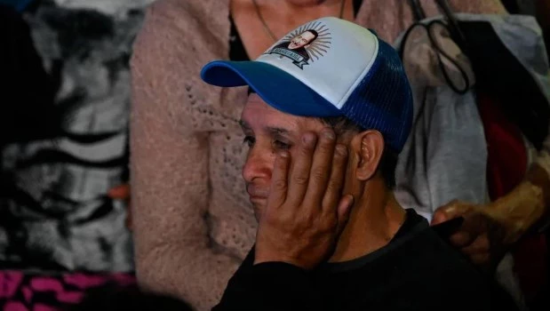 El peronismo quiso reeditar la euforia de las elecciones bonaerenses, pero la derrota tuvo forma de silencio y decepción