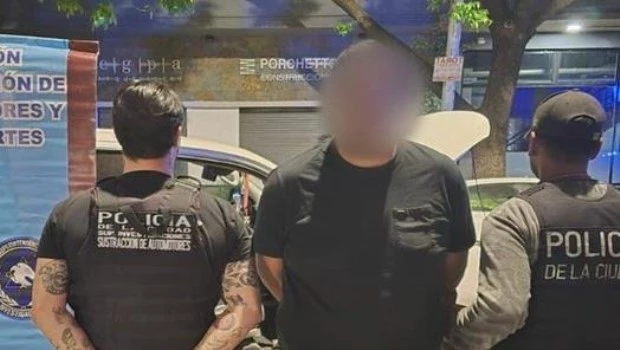 Detuvieron a un hombre que circulaba armado en Villa Devoto