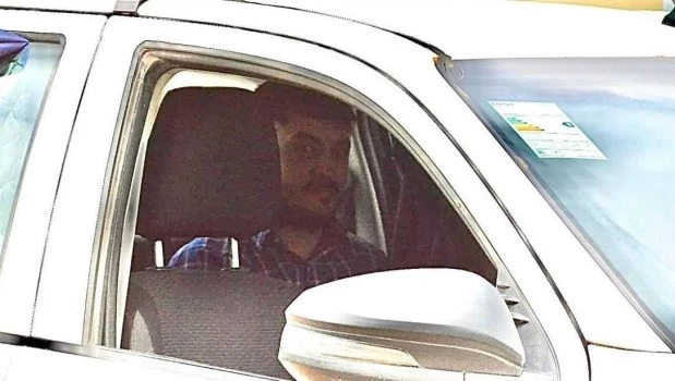 Nicolás Boniardi Cabra, representante de Sena padre, se retiró a bordo de un patrullero.