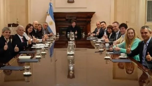 Milei suma al Gabinete a la reunión con los gobernadores en Casa Rosada