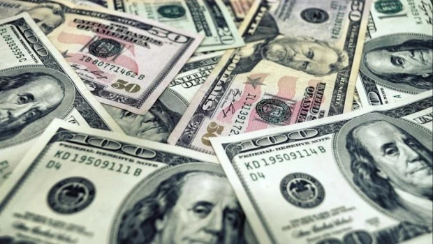 El dólar cerró con una leve suba en $1.465