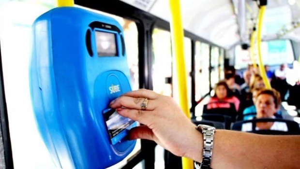Suben las tarifas de colectivos, subte y peajes 