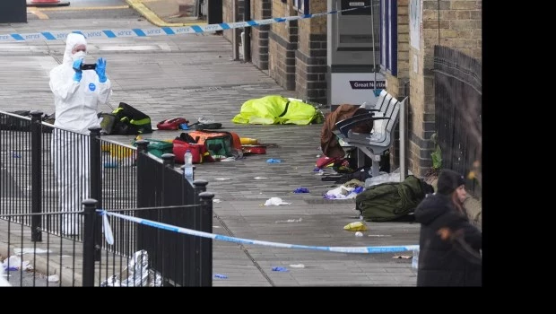 Ataque a puñaladas a bordo de un tren que iba a Londres