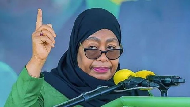 Samia Hassan juró como presidenta de Tanzania
