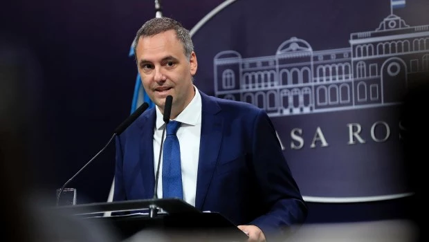 Adorni le respondió a Macri: “El Gabinete lo arma el Presidente”