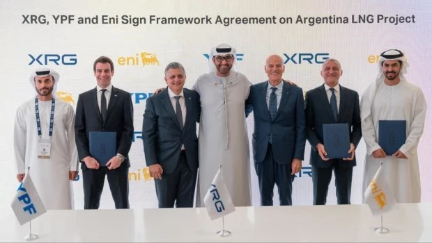 YPF y ENI firman un acuerdo con una compañía de Emiratos Arabes para el GNL argentino