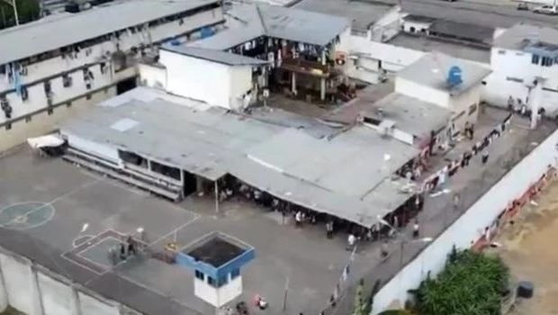 Motín en una cárcel de Ecuador: al menos 27 presos muertos por asfixia