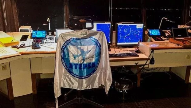 El paro de controladores aéreos se podría extender a vuelos de pasajeros