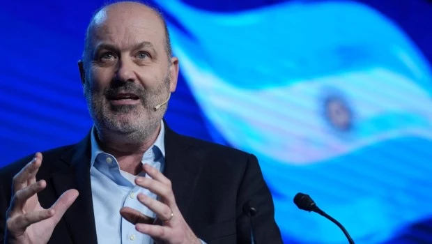 Sturzenegger defendió la desregulación de las cuotas de colegios privados