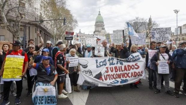 Dos detenidos en la marcha de jubilados al Congreso