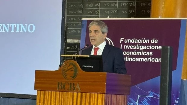 Todavía no es momento para una flotación cambiaria, afirmó Caputo