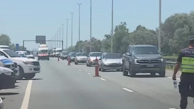  Habilitaron la Autopista Ezeiza-Cañuelas tras el incendio en el Polo Industrial