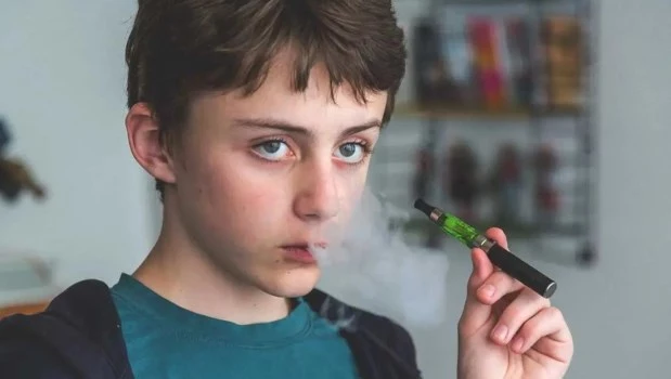 Advierten que legalizar los cigarrillos electrónicos pondría en riesgo la salud de los jóvenes