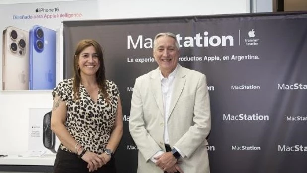 Silvana Miglia gerente de Marketing, y Ricardo Macri gerente general.