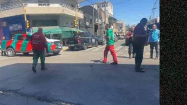 Persecución, vuelco y tiroteo en Villa Celina: un delincuente muerto y tres detenidos