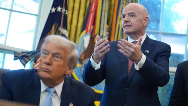 Donald Trump y el presidente de la FIFA, Gianni Infantino.