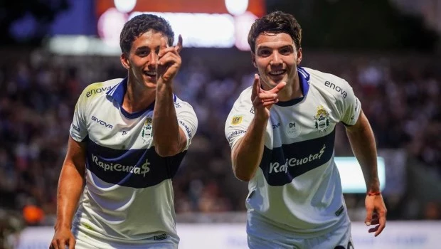 Gimnasia goleó a Platense y se clasificó a los playoffs