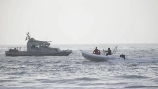 Buscan a un adolescente argentino que fue arrastrado por el mar en Chile