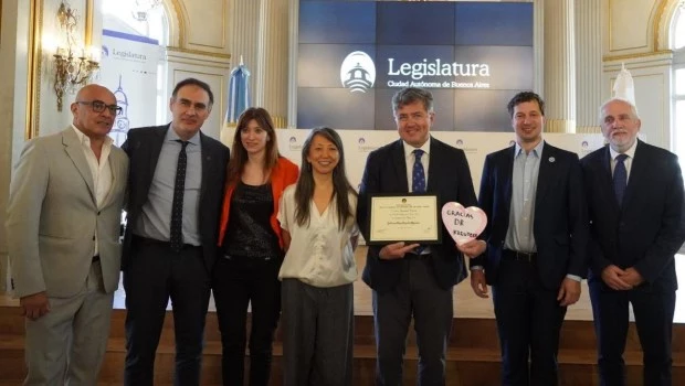 El reconocimiento fue recibido por su hijo, Dr. Christian Kreutzer, cirujano cardiovascular.