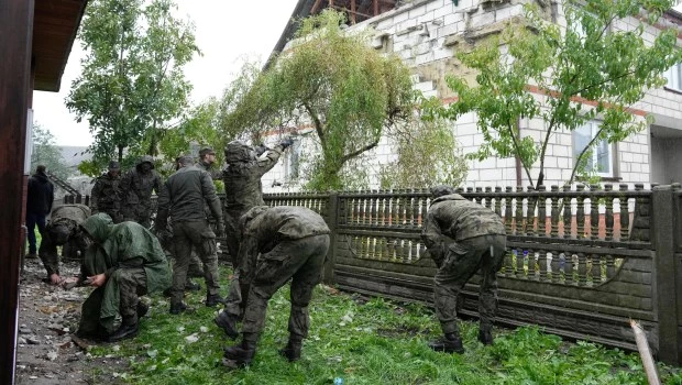 Guerra en Ucrania: Trump acordó en secreto con Putin un plan de paz