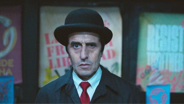 A pesar de la fallas, la cinta da indicios de que Peretti, como director, tiene un norte. Lo que no es poco para un debut detrás de cámara.