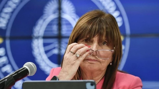 El posteo de Bullrich sobre los DNI: “No lo pierdas, edición limitadísima”