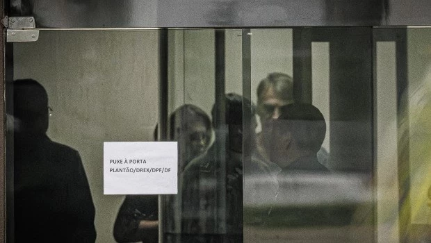 Bolsonaro niega un plan de fuga y alega que sufre alucionaciones