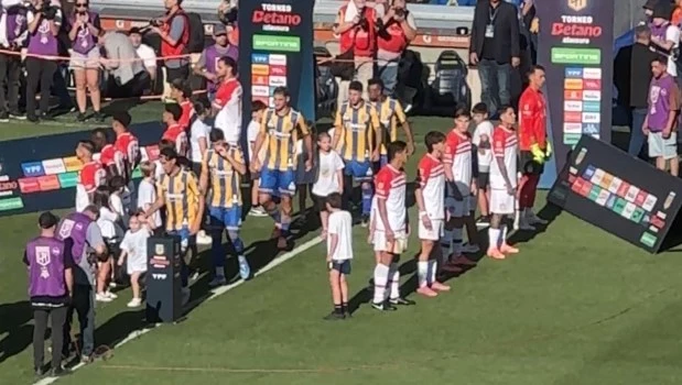 La AFA habría falsificado un documento para sancionar a Estudiantes por el pasillo de espaldas