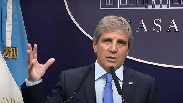 Caputo volvió a negar que el dólar esté atrasado