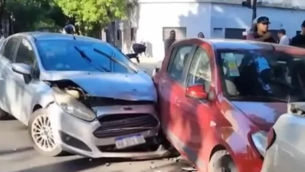 Manejaba borracho y enyesado, chocó y perdió la licencia de conducir