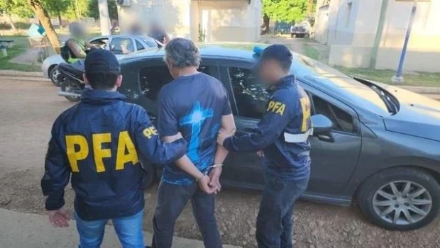 Abuso de su hija durante 30 años, tuvo dos hijos y fue detenido