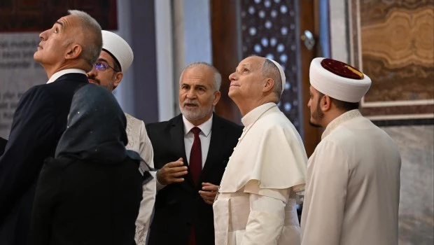 El Papa entró en la Mezquita Azul de Estambul, pero no se detuvo a orar