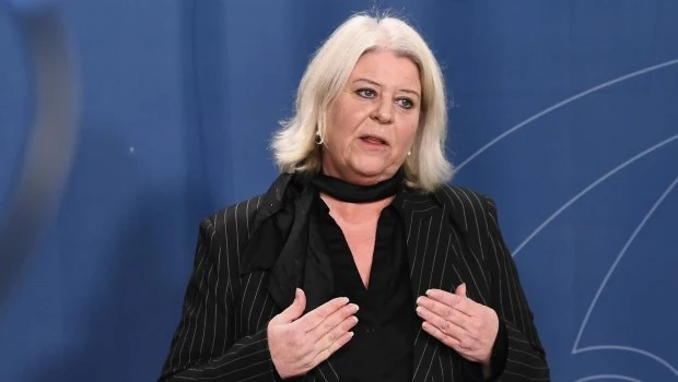 La ministra de Servicios Sociales de Suecia, Camilla Waltersson Grönvall, en conferencia de prensa en Estocolmo.