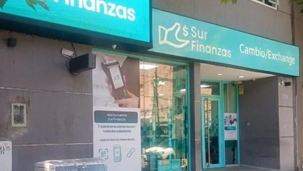 Allanan la financiera relacionada con el “Chiqui” Tapia