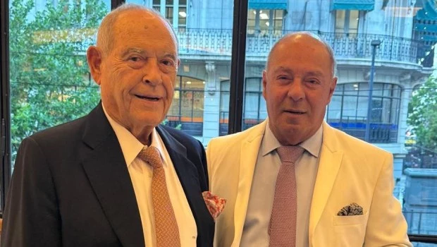 El prestigioso escribano junto al director de Multimedios La Capital, Florencio Aldrey.