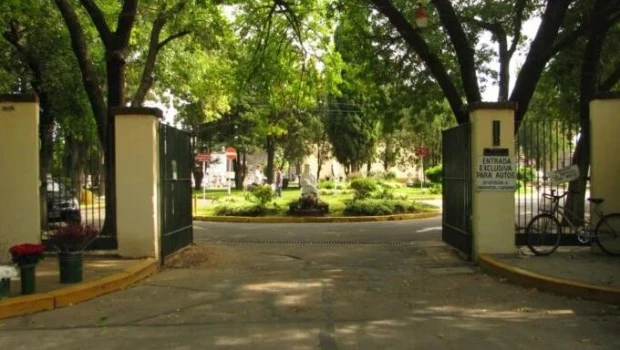 Grave denuncia contra Kicillof en Vicente López: mientras los cadáveres explotan en el cementerio, un decreto del gobernador no sale